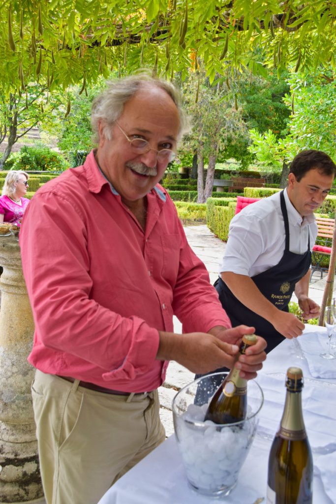 João Nicolau de Almeida Opens Some Bubbly